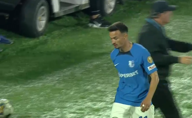 Ce moment! Cristi Ganea l-a ignorat complet pe Gică Hagi în timpul meciului CFR Cluj - Farul_10
