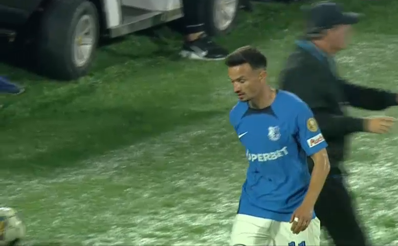 Ce moment! Cristi Ganea l-a ignorat complet pe Gică Hagi în timpul meciului CFR Cluj - Farul_11