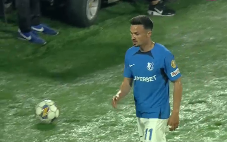 Ce moment! Cristi Ganea l-a ignorat complet pe Gică Hagi în timpul meciului CFR Cluj - Farul_12