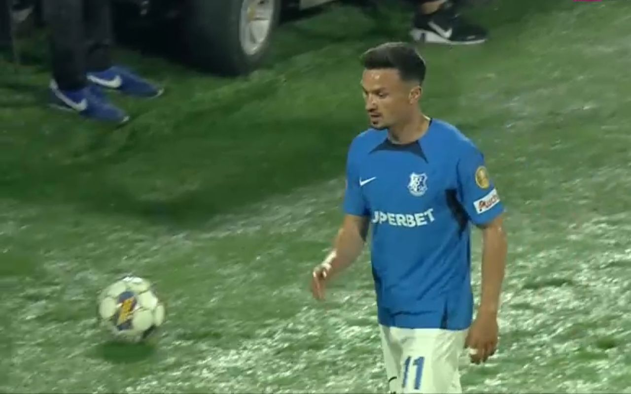 Ce moment! Cristi Ganea l-a ignorat complet pe Gică Hagi în timpul meciului CFR Cluj - Farul_12
