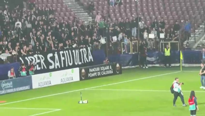 Fotbaliștii de la CFR au sărbătorit alături de fani victoria cu Farul + ce a făcut Dan Petrescu după fluierul de final_5
