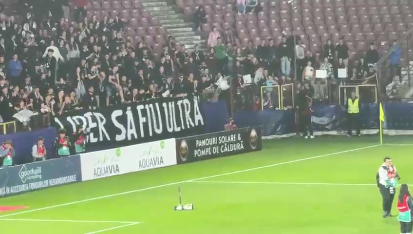 Fotbaliștii de la CFR au sărbătorit alături de fani victoria cu Farul + ce a făcut Dan Petrescu după fluierul de final_6