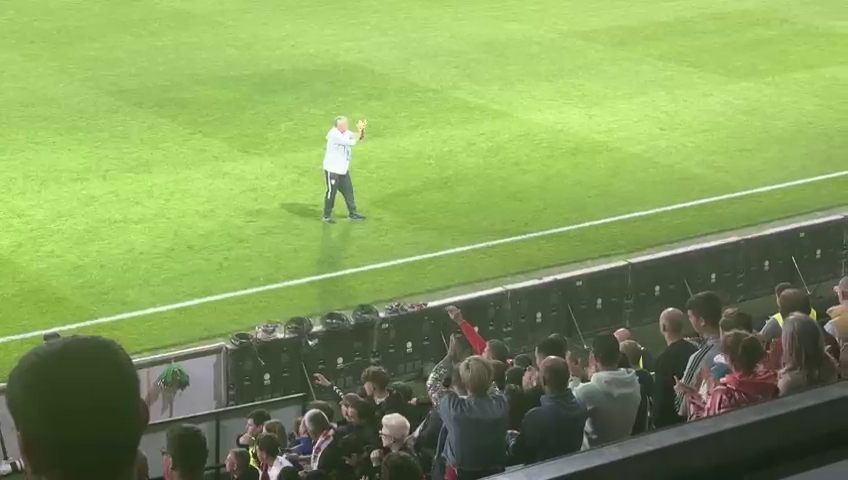 Fotbaliștii de la CFR au sărbătorit alături de fani victoria cu Farul + ce a făcut Dan Petrescu după fluierul de final_13