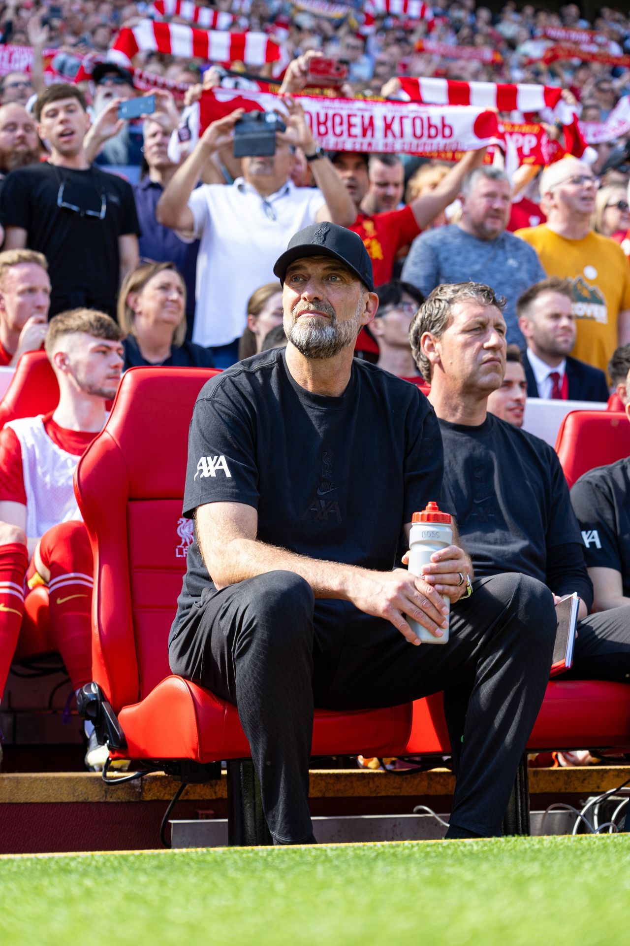 Avalanșă de îmbrățișări pe ”Anfield”! Jurgen Klopp și-a luat rămas bun de la Liverpool. Cele mai tari imagini cu antrenorul neamț_3
