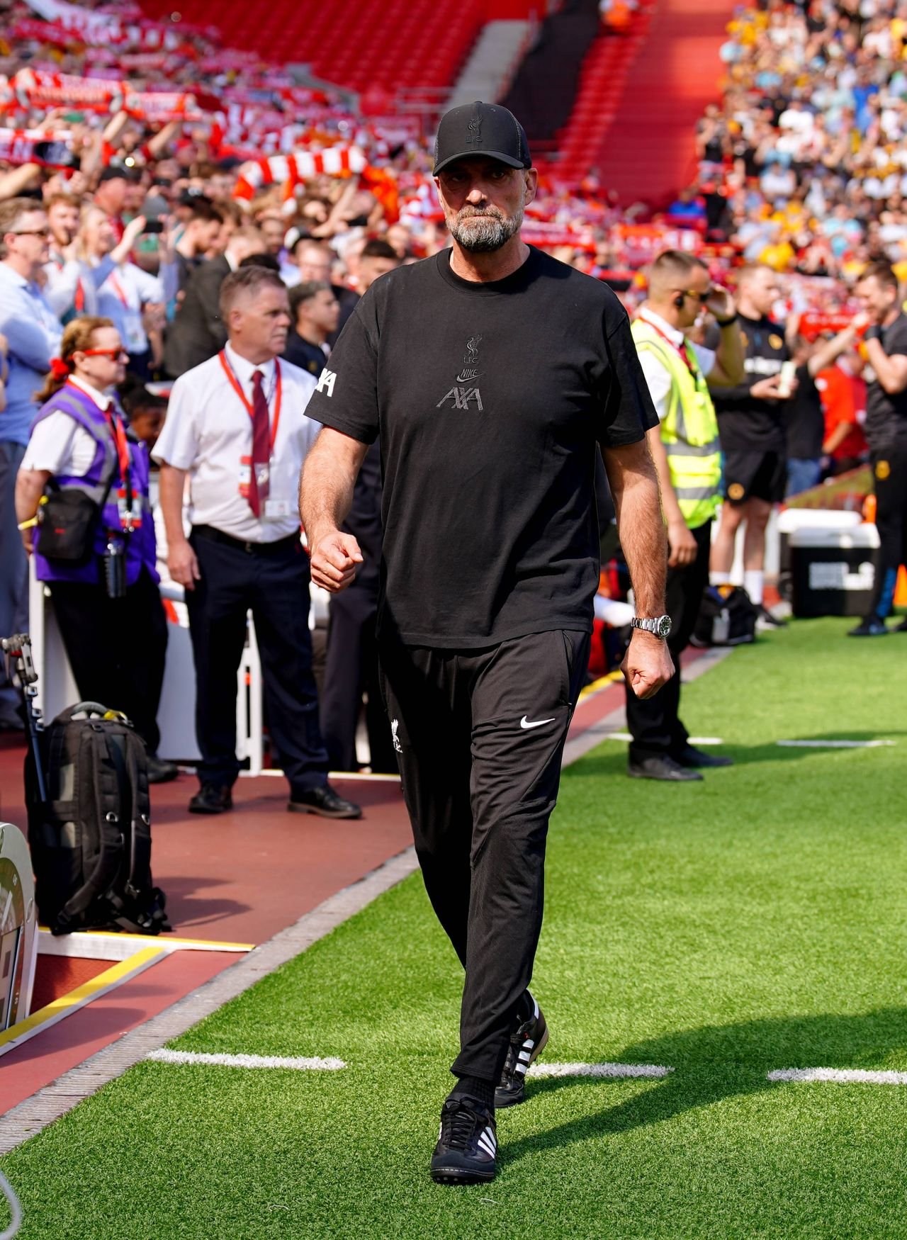 Avalanșă de îmbrățișări pe ”Anfield”! Jurgen Klopp și-a luat rămas bun de la Liverpool. Cele mai tari imagini cu antrenorul neamț_5