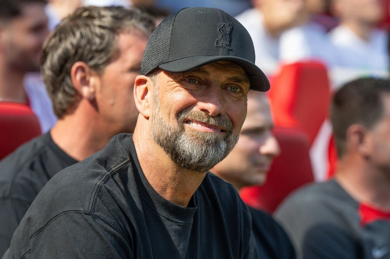 Avalanșă de îmbrățișări pe ”Anfield”! Jurgen Klopp și-a luat rămas bun de la Liverpool. Cele mai tari imagini cu antrenorul neamț_9