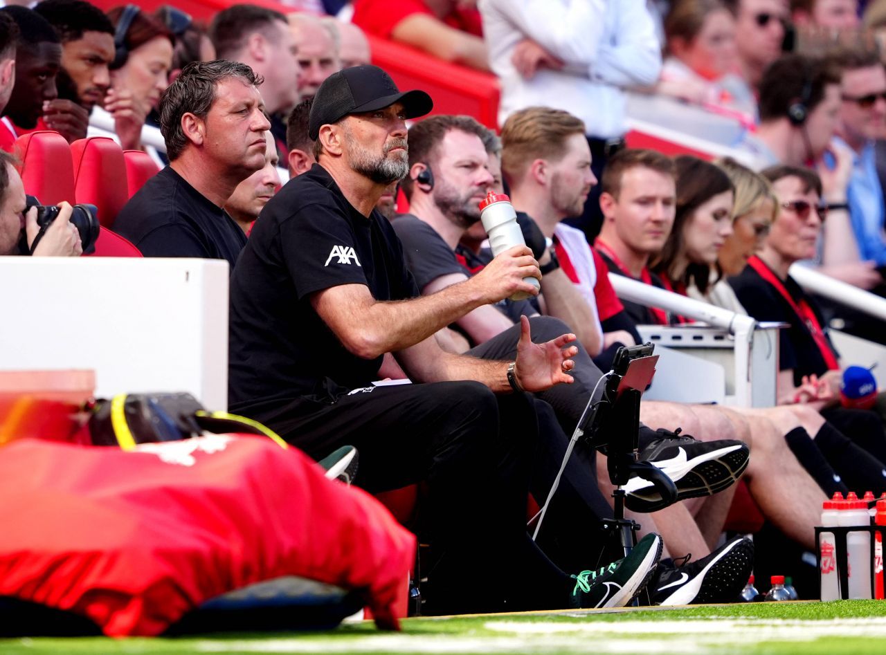 Avalanșă de îmbrățișări pe ”Anfield”! Jurgen Klopp și-a luat rămas bun de la Liverpool. Cele mai tari imagini cu antrenorul neamț_11