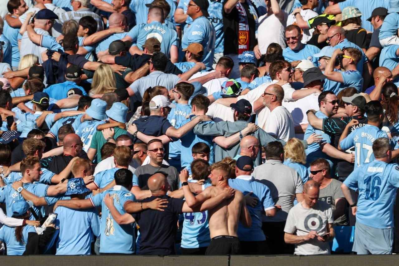 Imaginile bucuriei pe Etihad! Suporterii s-au dezlănțuit după ce Manchester City a devenit campioană _3