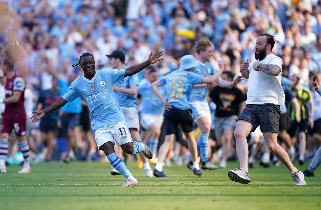 Imaginile bucuriei pe Etihad! Suporterii s-au dezlănțuit după ce Manchester City a devenit campioană _4