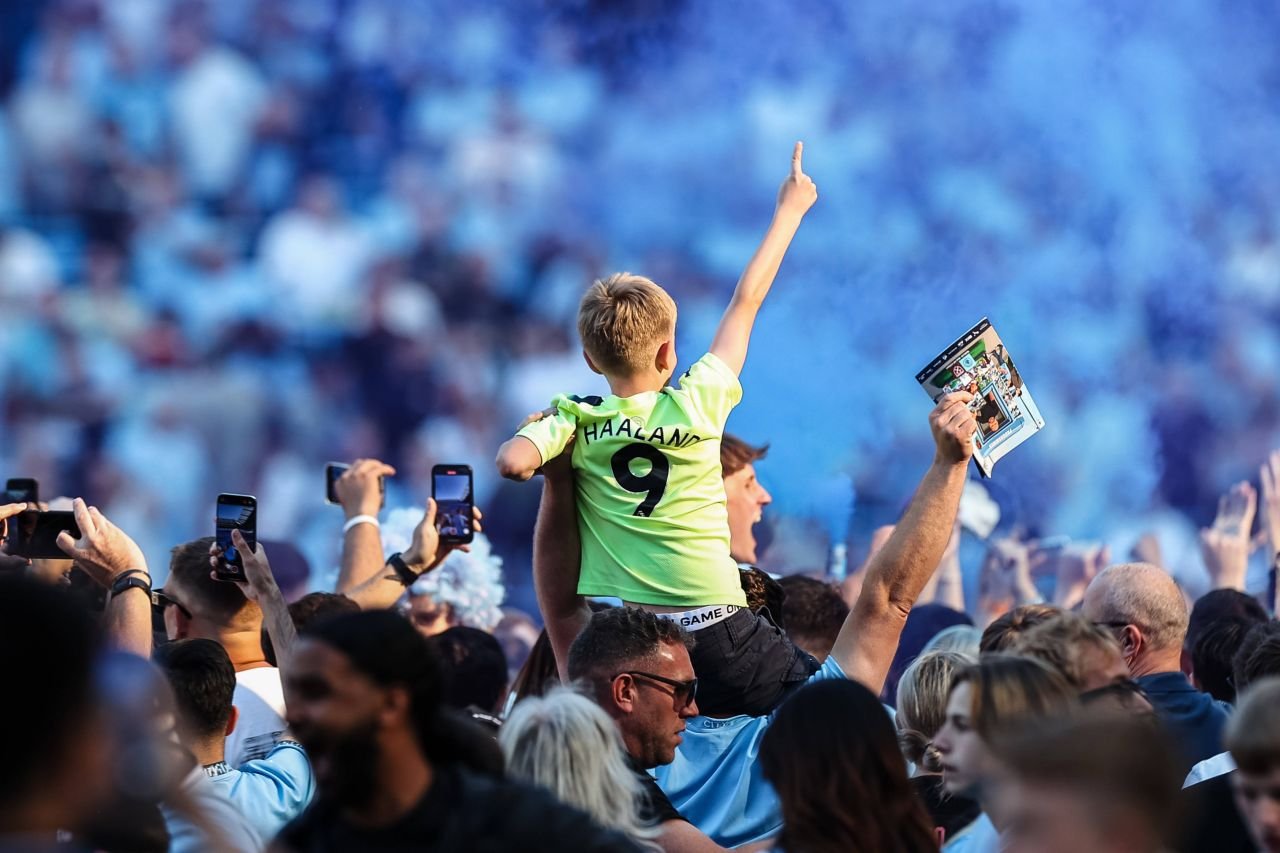 Imaginile bucuriei pe Etihad! Suporterii s-au dezlănțuit după ce Manchester City a devenit campioană _7
