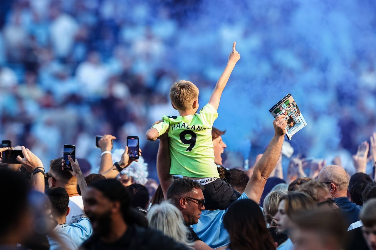 Imaginile bucuriei pe Etihad! Suporterii s-au dezlănțuit după ce Manchester City a devenit campioană _7