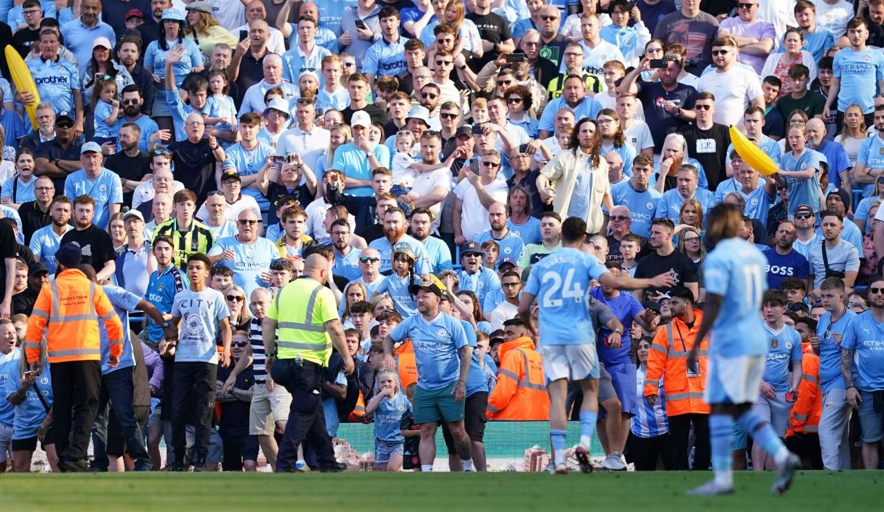 Imaginile bucuriei pe Etihad! Suporterii s-au dezlănțuit după ce Manchester City a devenit campioană _10
