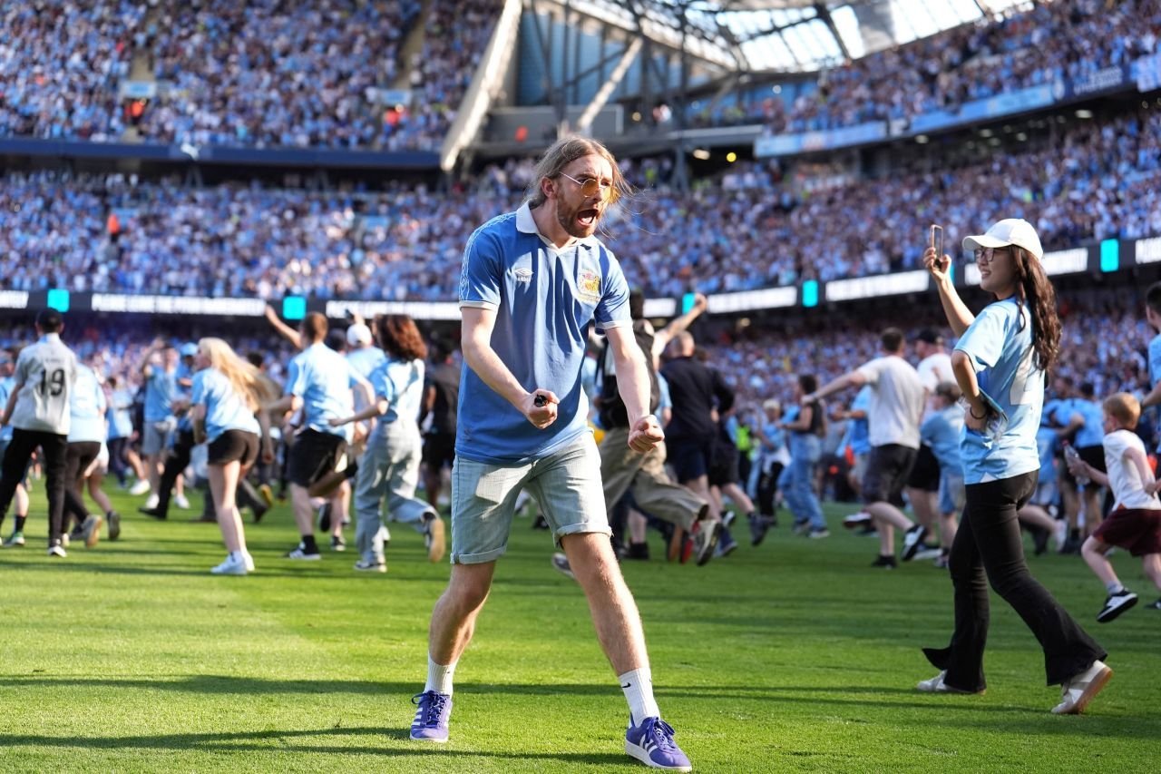 Imaginile bucuriei pe Etihad! Suporterii s-au dezlănțuit după ce Manchester City a devenit campioană _11