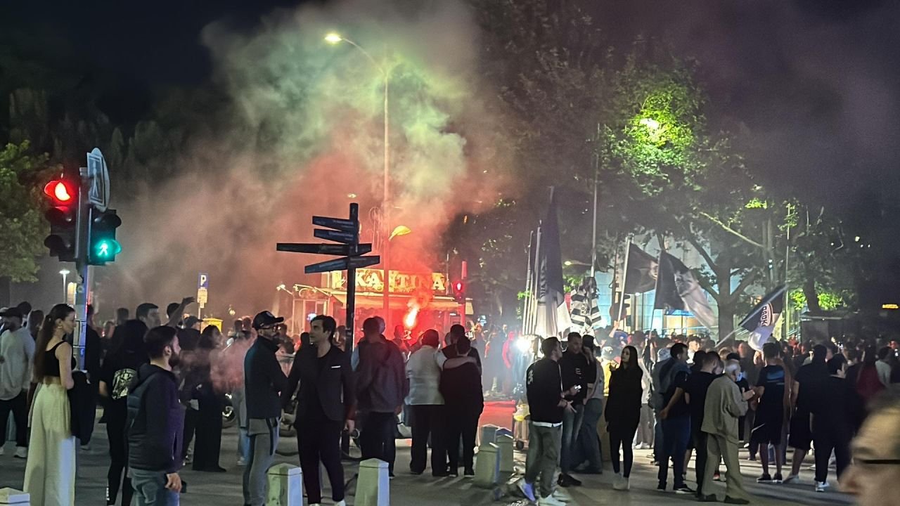 N-ai unde să arunci un pai! Fanii lui PAOK au invadat străzile din Salonic după ce trupa lui Lucescu a câștigat titlul_4