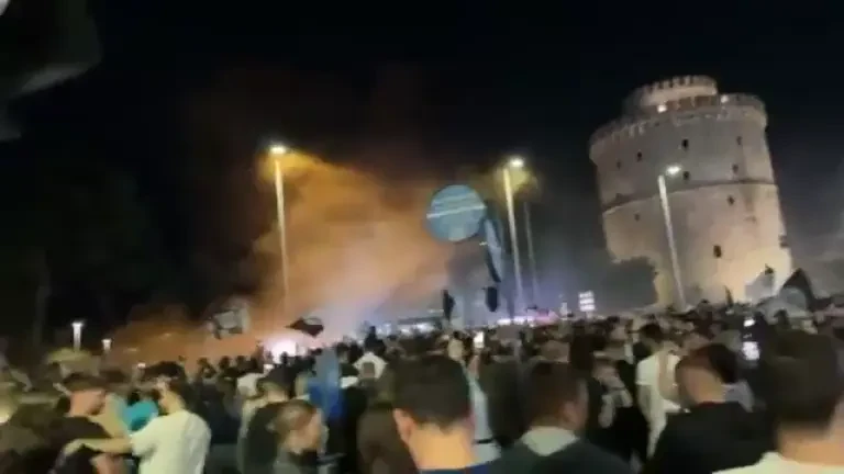 Fanii lui PAOK au ieșit pe străzile din Salonic pentru a sărbători c&acirc;știgarea titlului