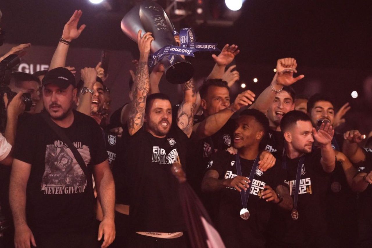 S-a petrecut până spre dimineață la Salonic! Peste 50.000 de oameni au sărbătorit titlul cucerit de PAOK: imagini senzaționale_3