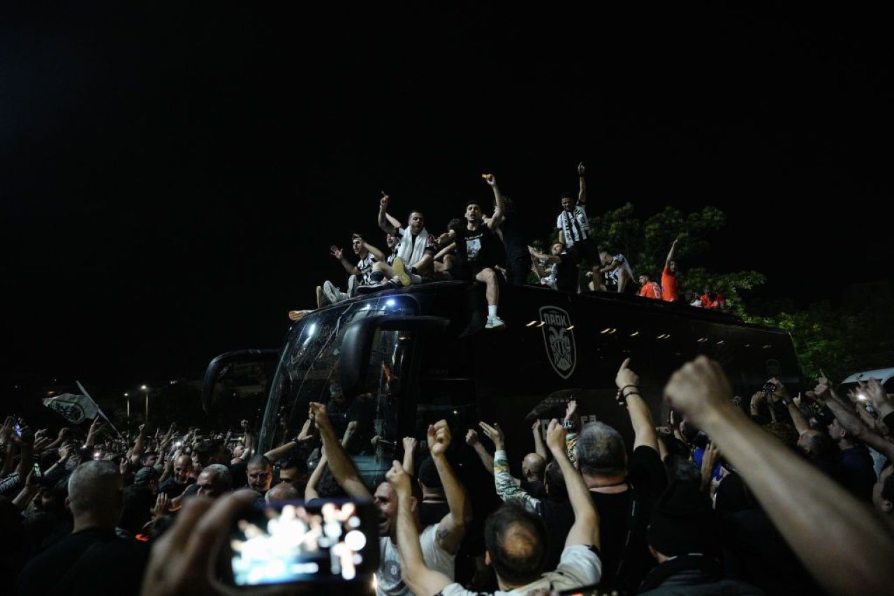 S-a petrecut până spre dimineață la Salonic! Peste 50.000 de oameni au sărbătorit titlul cucerit de PAOK: imagini senzaționale_1