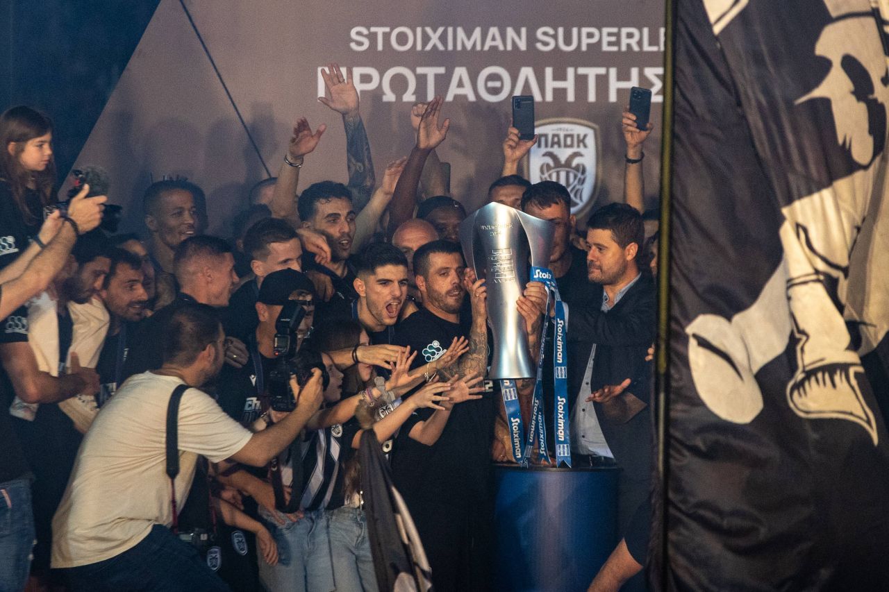 Situație incredibilă în Grecia! Pregătit la Atena, trofeul de campioană a fost trimis cu avionul la Salonic, după succesul lui PAOK_1