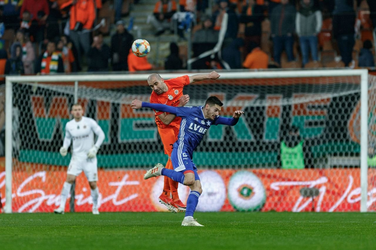 Încă un fotbalist dat afară de Dan Petrescu de la CFR Cluj scrie acum istorie în țara natală!_6