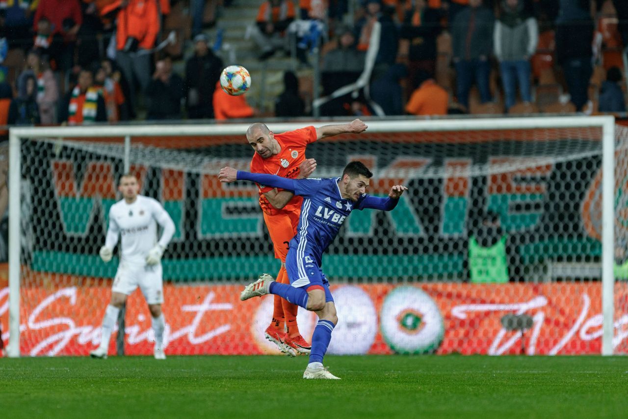 Încă un fotbalist dat afară de Dan Petrescu de la CFR Cluj scrie acum istorie în țara natală!_6