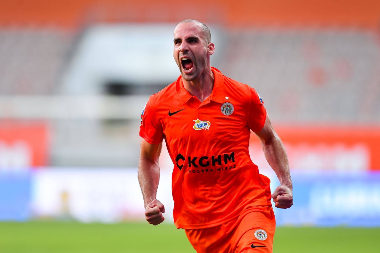 Încă un fotbalist dat afară de Dan Petrescu de la CFR Cluj scrie acum istorie în țara natală!_1