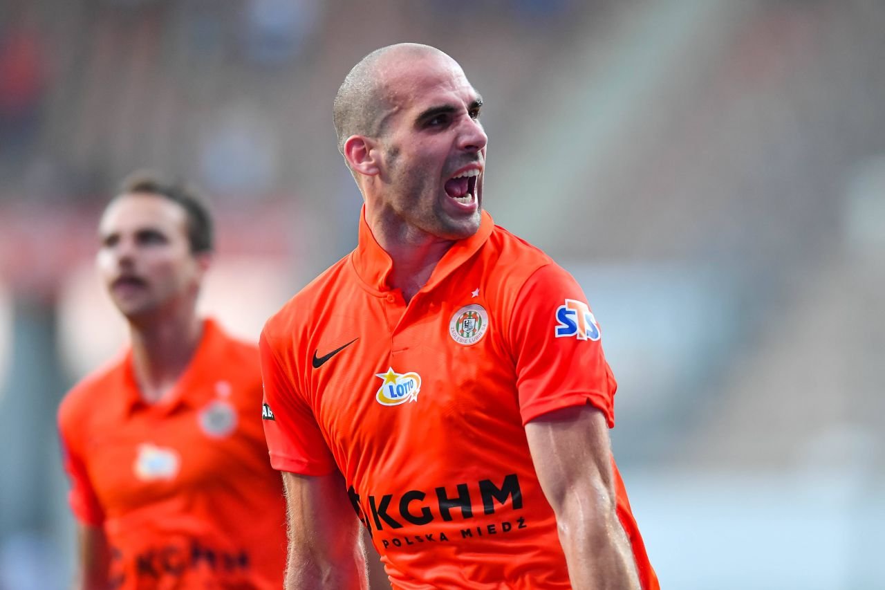 Încă un fotbalist dat afară de Dan Petrescu de la CFR Cluj scrie acum istorie în țara natală!_8