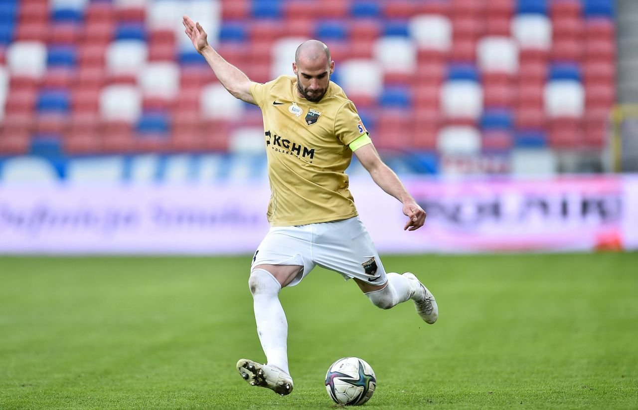 Încă un fotbalist dat afară de Dan Petrescu de la CFR Cluj scrie acum istorie în țara natală!_10