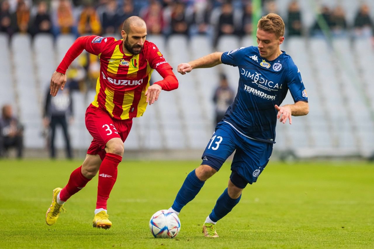 Încă un fotbalist dat afară de Dan Petrescu de la CFR Cluj scrie acum istorie în țara natală!_14