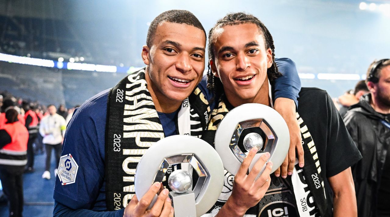 La doar 17 ani, fratele lui Kylian Mbappe e aproape de mutarea carierei! _1