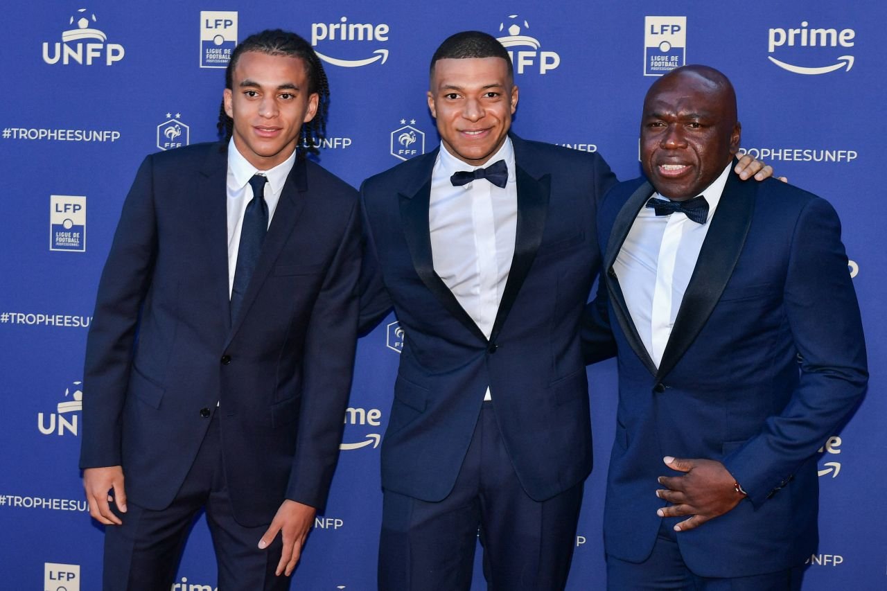 La doar 17 ani, fratele lui Kylian Mbappe e aproape de mutarea carierei! _3