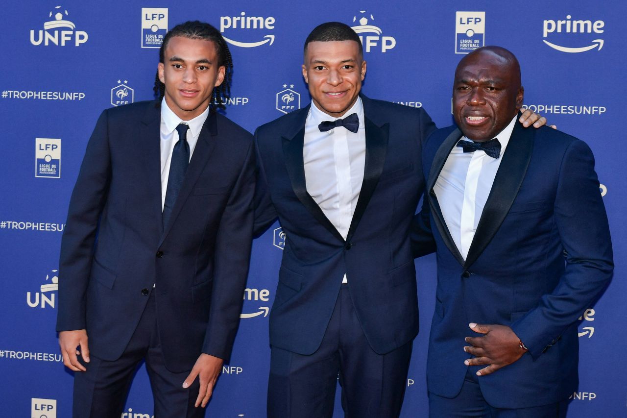La doar 17 ani, fratele lui Kylian Mbappe e aproape de mutarea carierei! _3