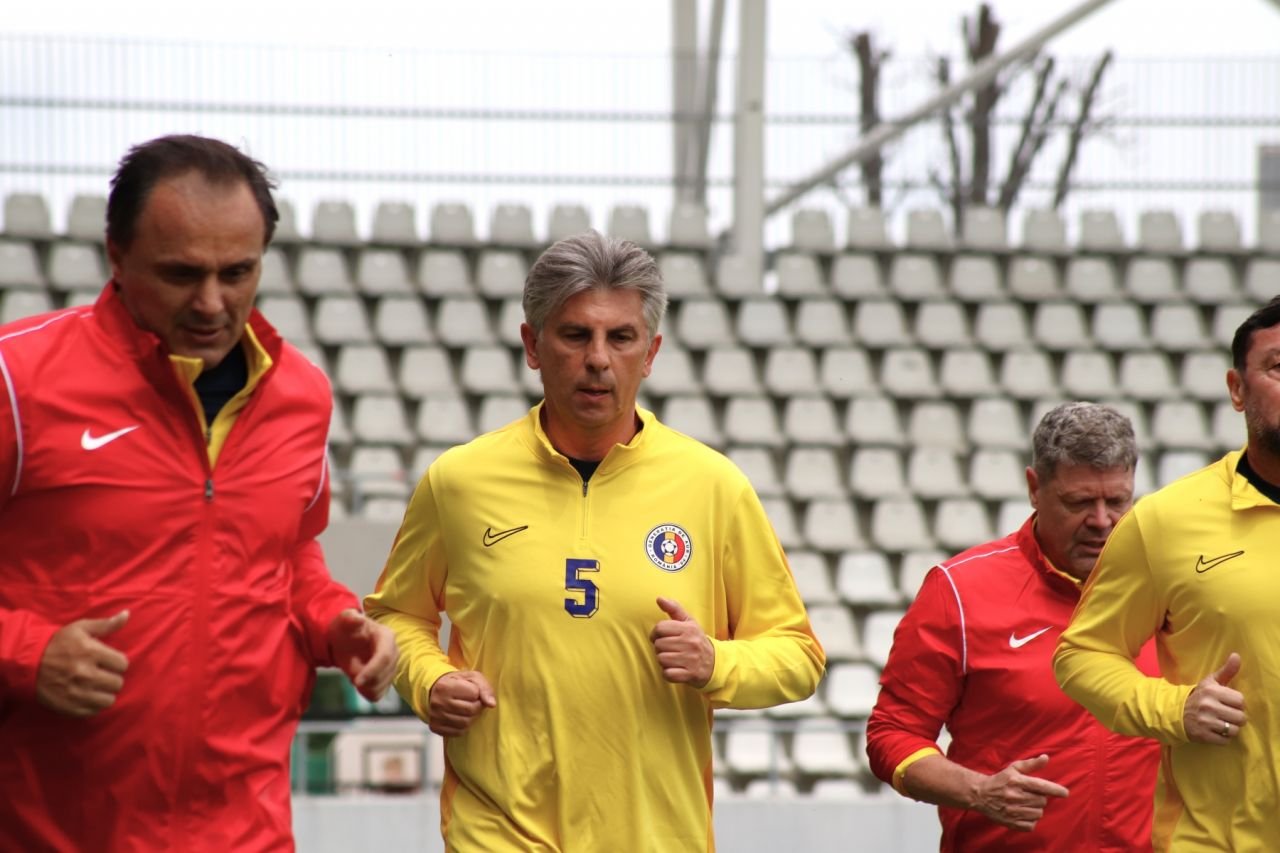 El este cel mai bun antrenor rom&acirc;n la ora actuală . Și nu e Gigi Becali sau Edi Iordănescu :)