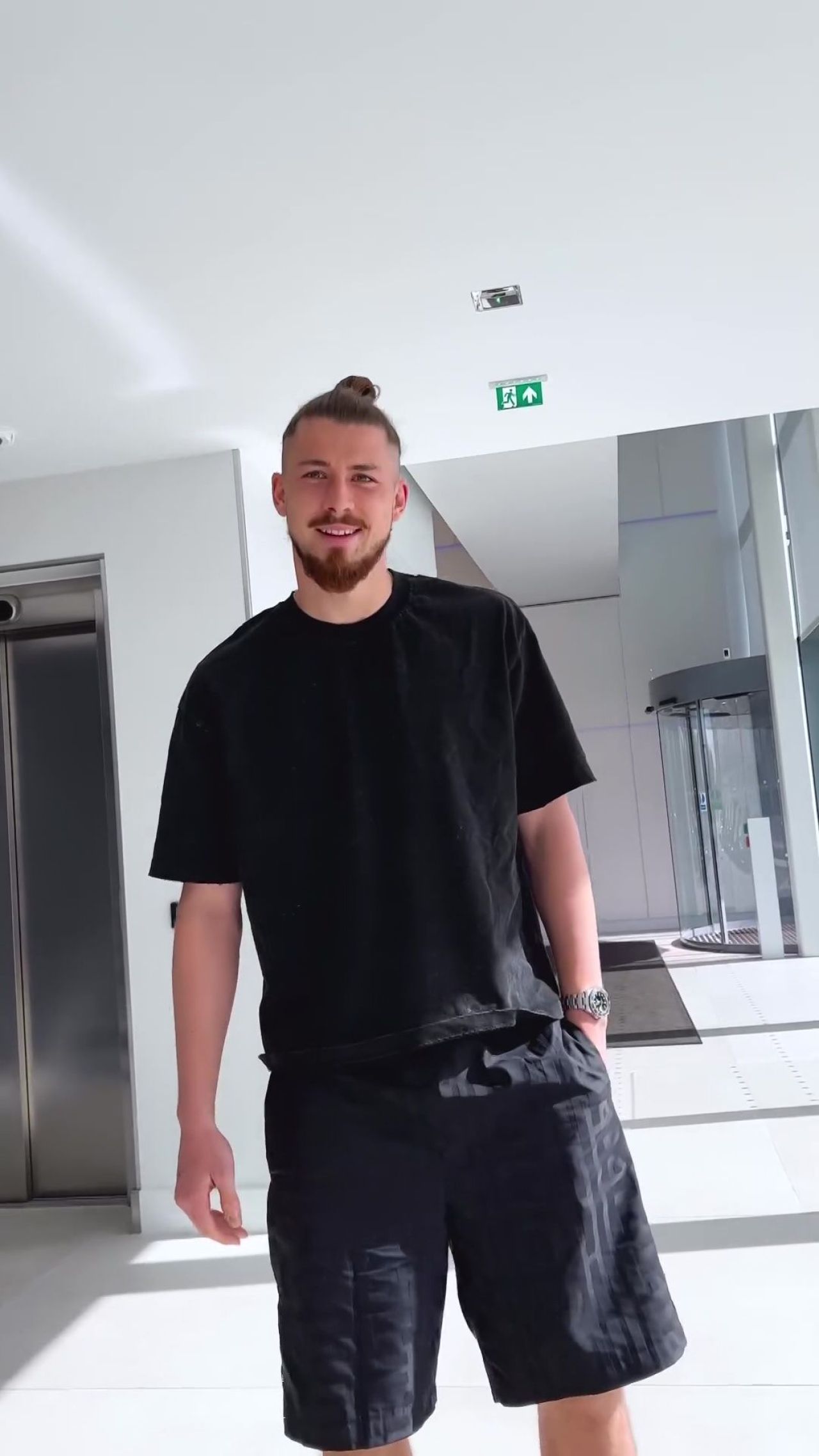 Radu Drăgușin a primit primul trofeu la Tottenham: