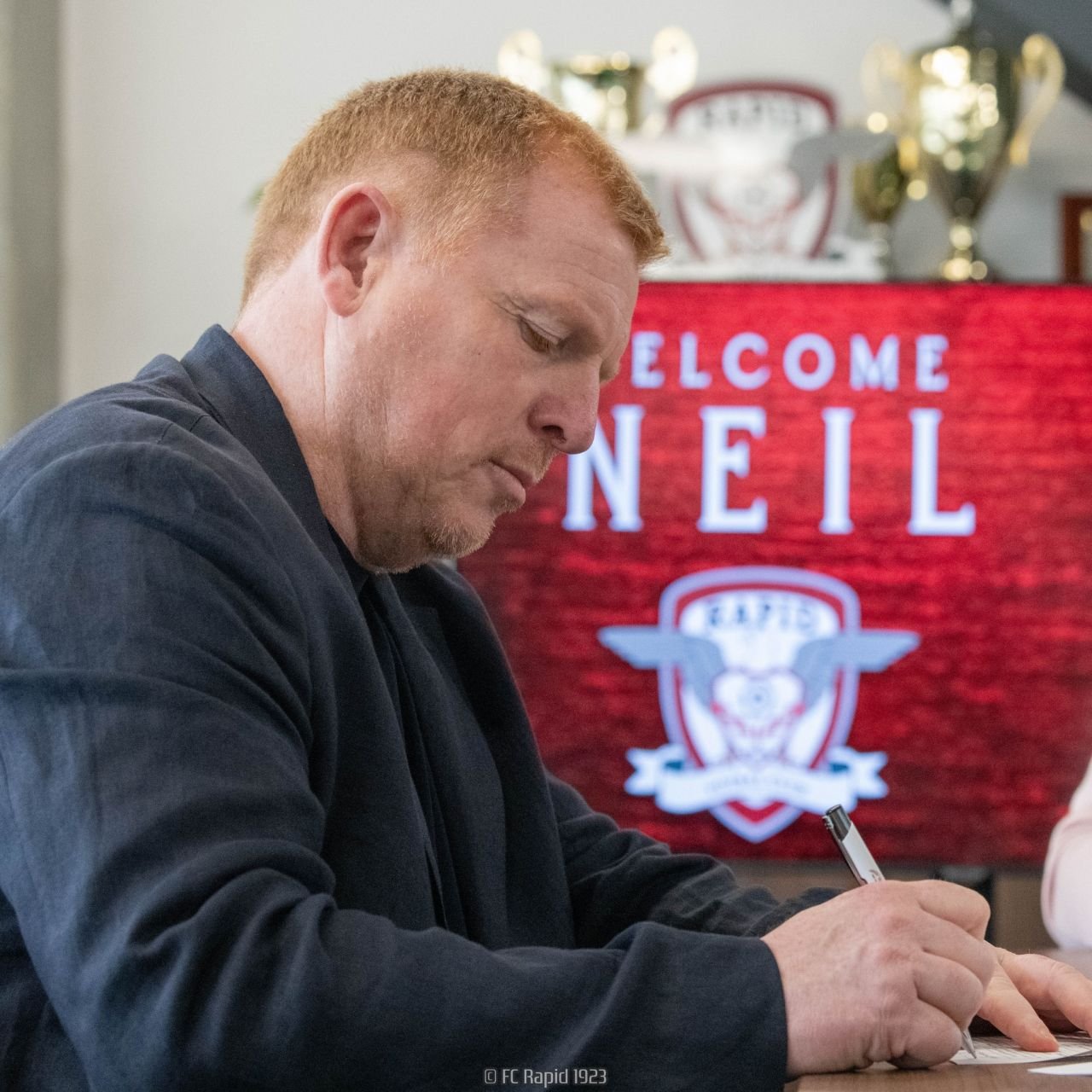 „Revenire șoc!” Ce scrie presa britanică după ce Neil Lennon a semnat cu Rapid, la „petrecăreți și supraponderali”_6