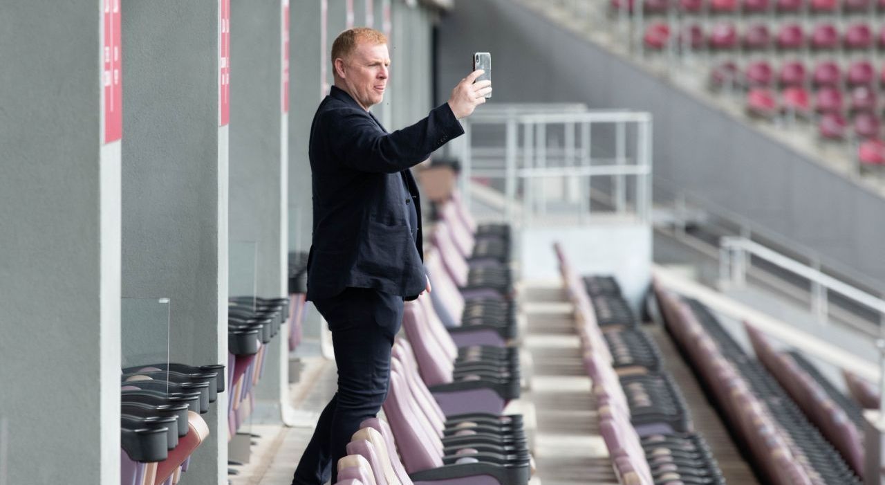 „Revenire șoc!” Ce scrie presa britanică după ce Neil Lennon a semnat cu Rapid, la „petrecăreți și supraponderali”_1