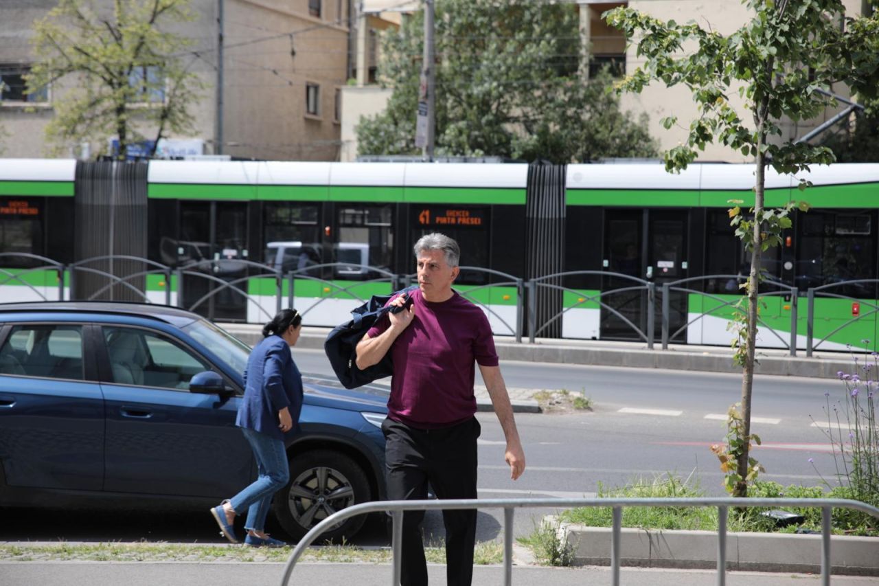 Cum și-a făcut apariția Ionuț Lupescu la antrenamentele ”Generației de Aur”! Meciul este sâmbătă, de la 20:30, pe PRO TV și VOYO_2