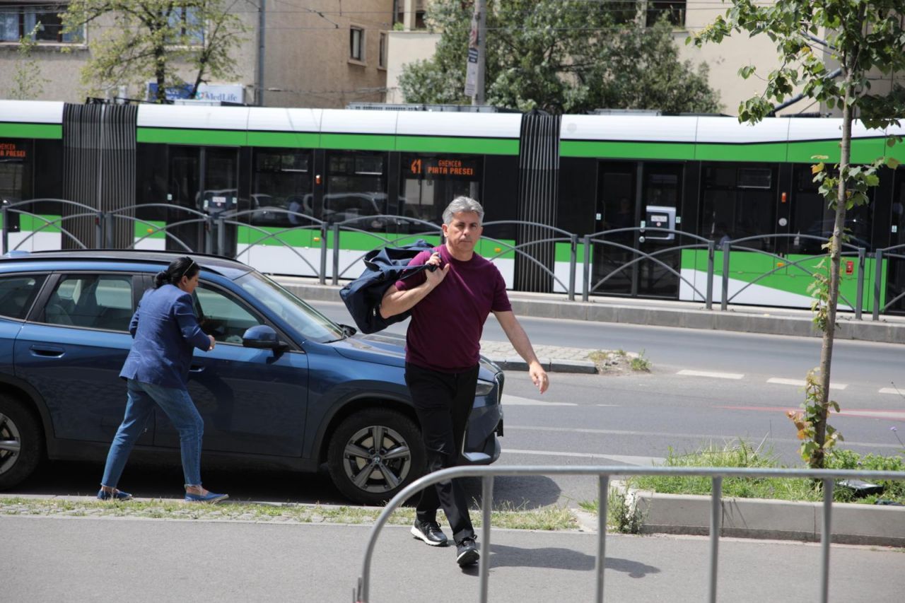 Cum și-a făcut apariția Ionuț Lupescu la antrenamentele ”Generației de Aur”! Meciul este sâmbătă, de la 20:30, pe PRO TV și VOYO_3