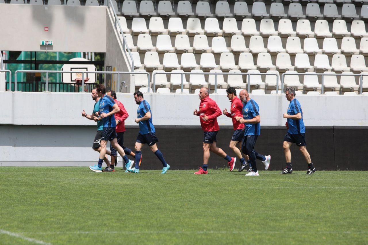 Jucătorii Generației de Aur, în formă fizică tot mai bună. Astăzi au fost vizitați de Mircea Lucescu și Gabi Balint_14