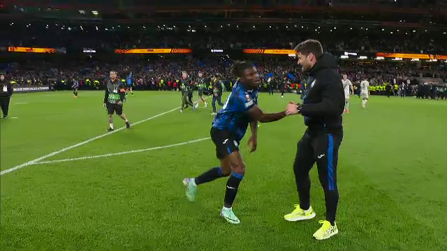 Imaginile bucuriei la Dublin, după ce Atalanta a câștigat UEL! A fost nebunie imediat după fluierul de final al lui Istvan Kovacs_10