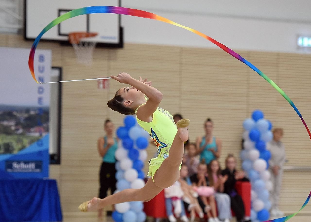 România este campioană europeană la gimnastică ritmică! Minunatele Amalia Lică și Lisa Garac, fără rival_3