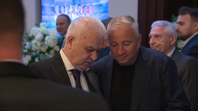 Întâlnire de gradul zero între Dan Petrescu și Ilie Dumitrescu după episodul ”Uit telefonul tău, uită-l și tu pe al meu!”_4
