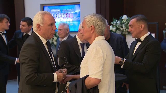 Întâlnire de gradul zero între Dan Petrescu și Ilie Dumitrescu după episodul ”Uit telefonul tău, uită-l și tu pe al meu!”_9