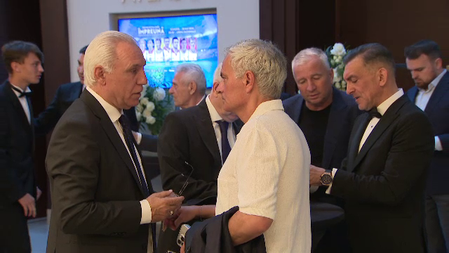 &Icirc;nt&acirc;lnire de gradul zero &icirc;ntre Dan Petrescu și Ilie Dumitrescu după episodul &rdquo;Uit telefonul tău, uită-l și tu pe al meu!&rdquo;