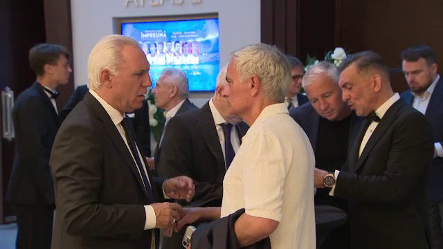 Întâlnire de gradul zero între Dan Petrescu și Ilie Dumitrescu după episodul ”Uit telefonul tău, uită-l și tu pe al meu!”_12