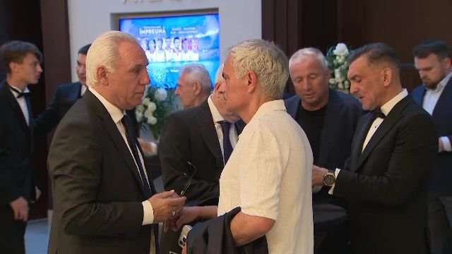 Întâlnire de gradul zero între Dan Petrescu și Ilie Dumitrescu după episodul ”Uit telefonul tău, uită-l și tu pe al meu!”_14