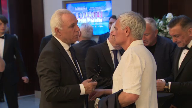 Întâlnire de gradul zero între Dan Petrescu și Ilie Dumitrescu după episodul ”Uit telefonul tău, uită-l și tu pe al meu!”_25
