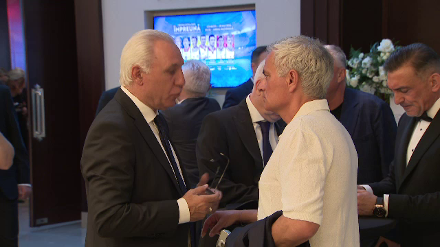 Întâlnire de gradul zero între Dan Petrescu și Ilie Dumitrescu după episodul ”Uit telefonul tău, uită-l și tu pe al meu!”_26