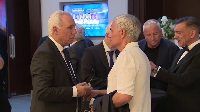 Întâlnire de gradul zero între Dan Petrescu și Ilie Dumitrescu după episodul ”Uit telefonul tău, uită-l și tu pe al meu!”_32
