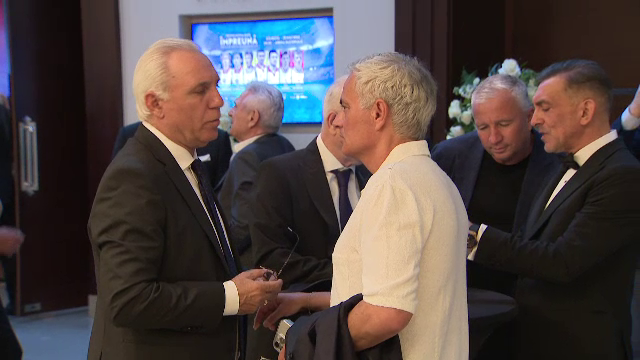 Întâlnire de gradul zero între Dan Petrescu și Ilie Dumitrescu după episodul ”Uit telefonul tău, uită-l și tu pe al meu!”_33