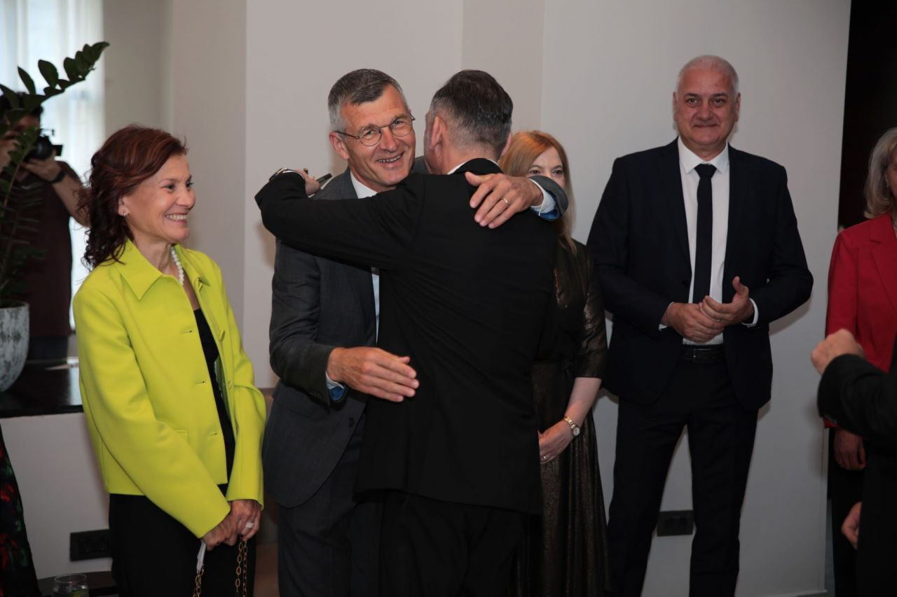 Imagini spectaculoase de la dineul Generației de Aur! Mourinho, Stoicikov, Dida și Saviola, printre invitații speciali_15